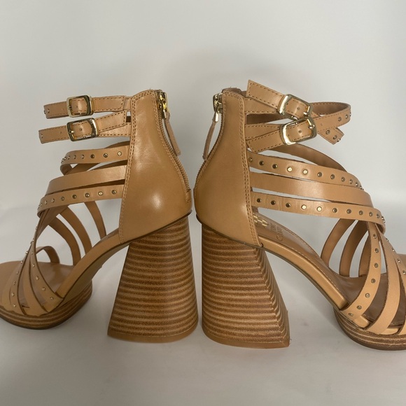 Vince Camuto - Picture 10 of 12